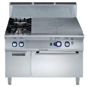 Electrolux 391215 Commercial Range with Gas Solid Top. 900XP. Convection Oven with 2 Burners on Cupboard. Model number: E9STGL3C30