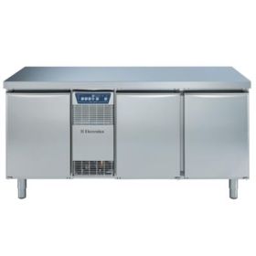 Electrolux 726584 Refrigerated Counter with SMART system. Capacity: 440 litre. 3 Doors. Model number: RCER3M3
