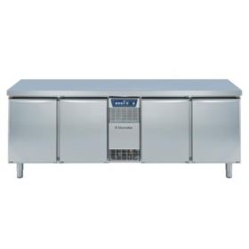 Electrolux 726585 Refrigerated Counter with SMART system. Capacity: 590 litres. 4 Doors. Model number: RCER4M4