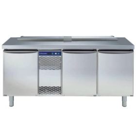 Electrolux 726592 Refrigerated Salad Counter. Capacity: 440 litres. 3 Doors. Model number: RCDR3M30H