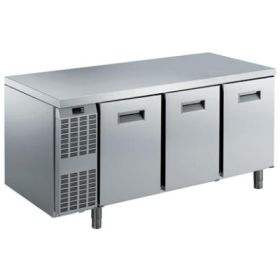 Electrolux 728517 Digital Undercounter Benefit Counter Freezer - 415 litre 3 Door. Model number: RCSF3M3